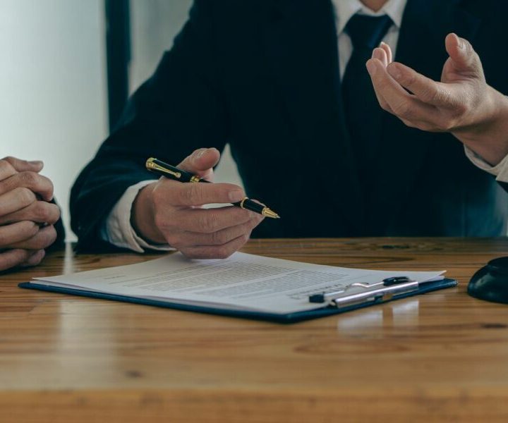 Why should you hire a contract lawyer before signing an agreement?